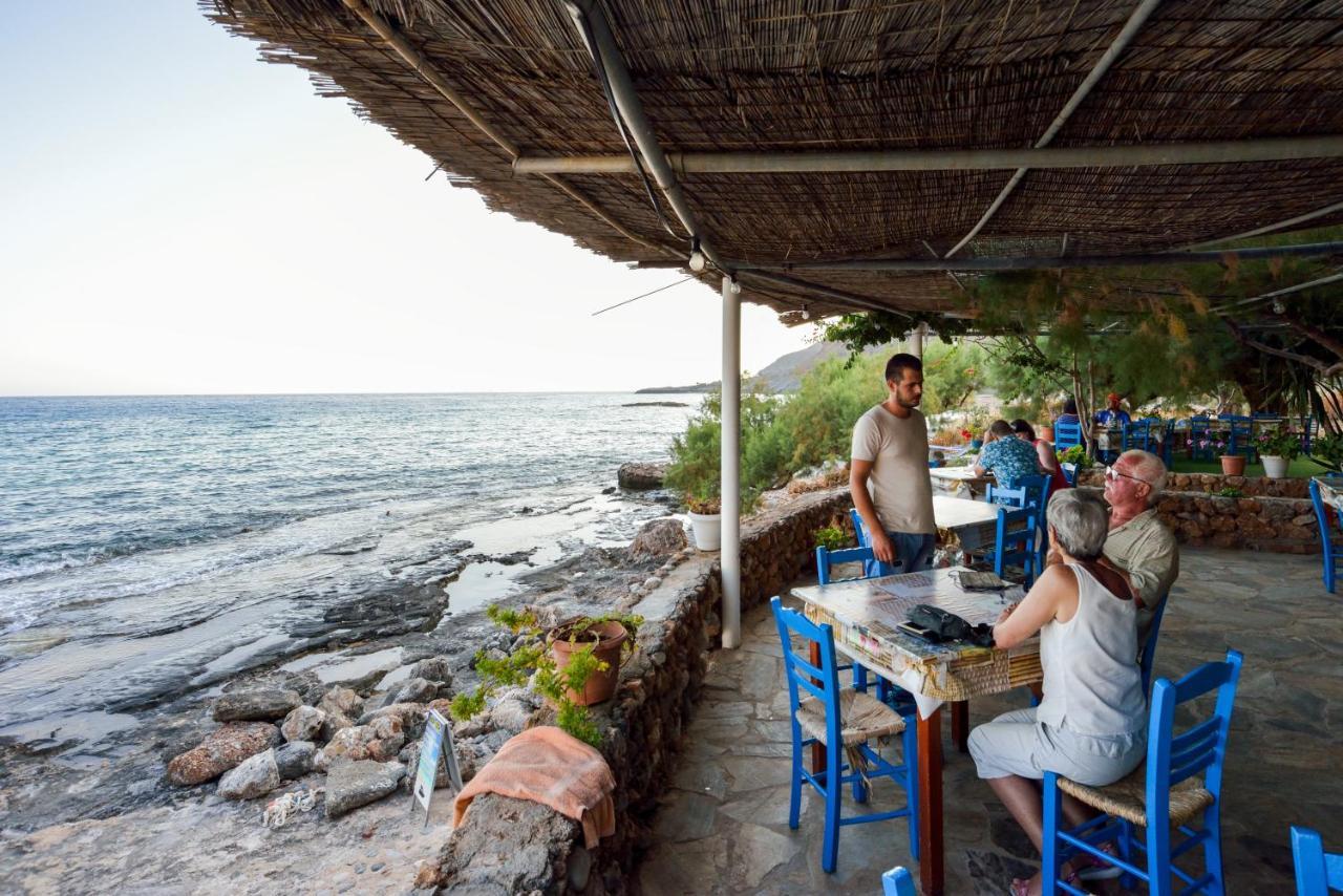 Hotel Taverna Akrogiali Lutró Exterior foto