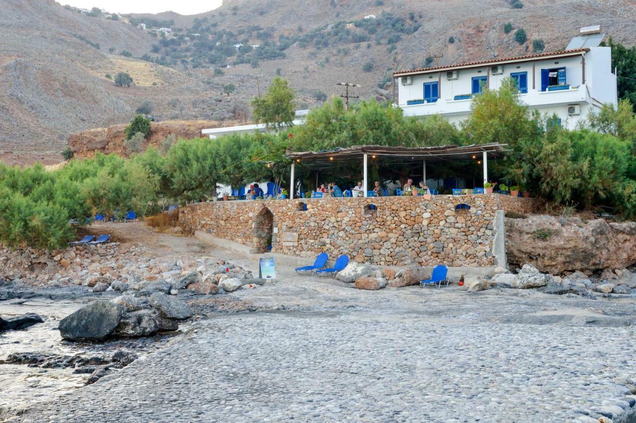 Hotel Taverna Akrogiali Lutró Exterior foto