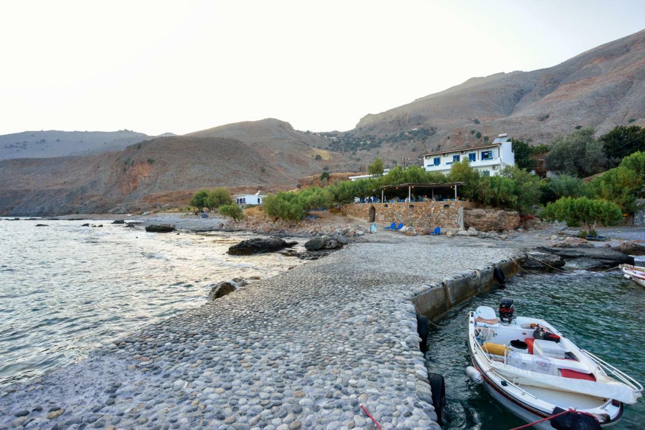 Hotel Taverna Akrogiali Lutró Exterior foto